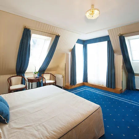 Hotel Ambassador-2